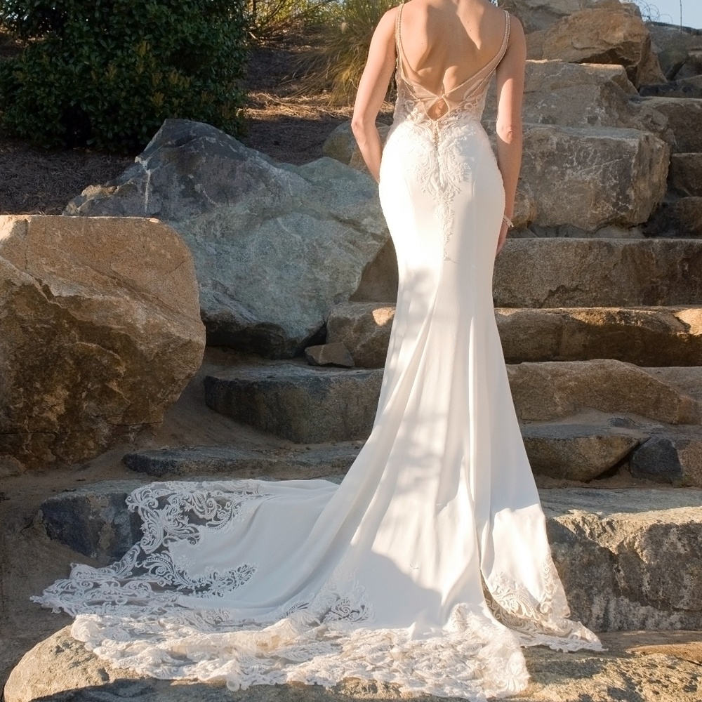 Enzoani Lena Wedding Dress (street size 2/4)